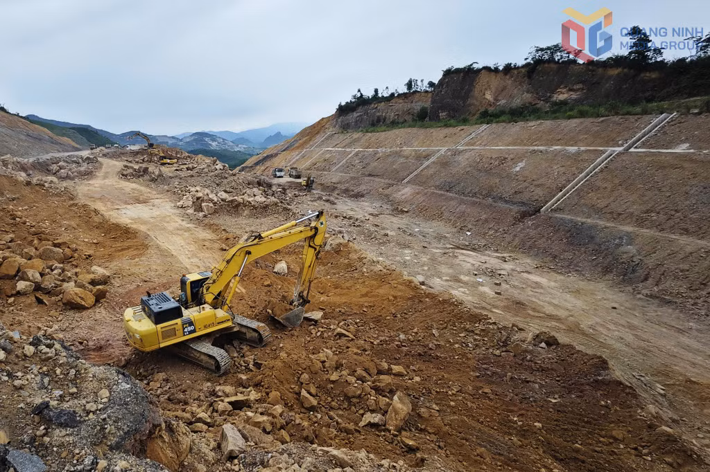 Các nhà thầu tăng cường trang thiết bị, nhân lực và tổ chức thi công 3 ca, 4 kíp.