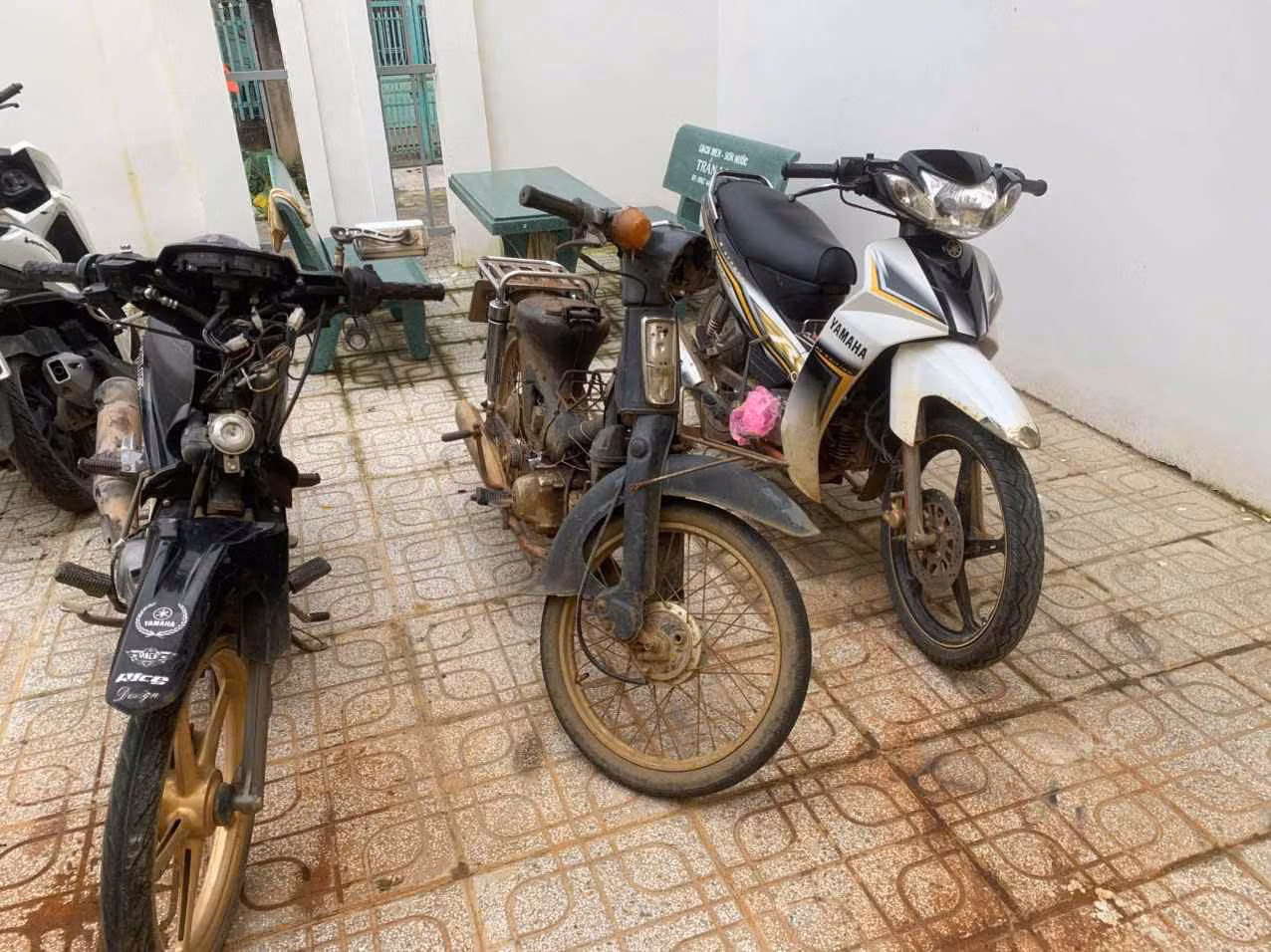 Tang vật xe máy do K'Bít trộm cắp được Công an xã Bảo Lâm thu giữ. Ảnh: Phúc Khánh