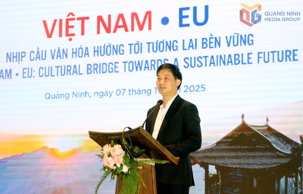 Đồng chí Nguyễn Văn Công, Phó Chủ tịch UBND tỉnh, phát biểu tại hội nghị Ngày Việt Nam - EU tại Yên Tử.