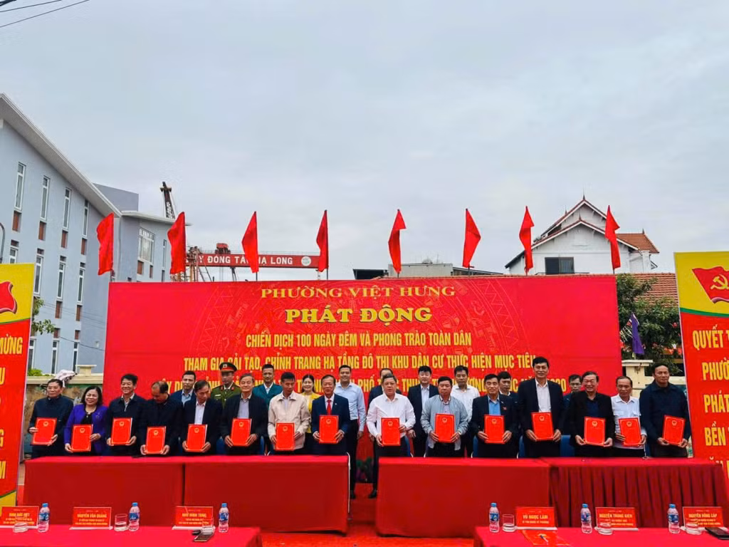 Các khu dân cư trên địa bàn phường Việt Hưng thực hiện ký cam kết thực hiện Chiến dịch 100 ngày đêm và phong trào toàn dân tham gia cải tạo, chỉnh trang hạ tầng đô thị, khu dân cư.