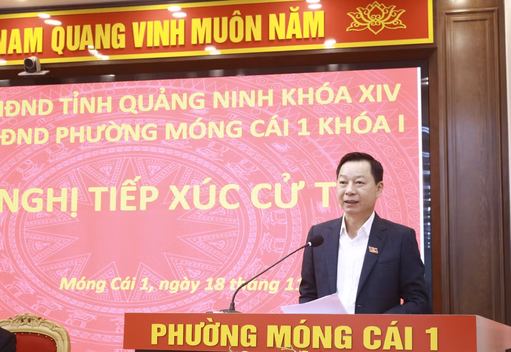 Phó Chủ tịch UBND tỉnh Lê Văn Ánh, đại biểu HĐND tỉnh, tiếp xúc cử tri phường Móng Cái 1.