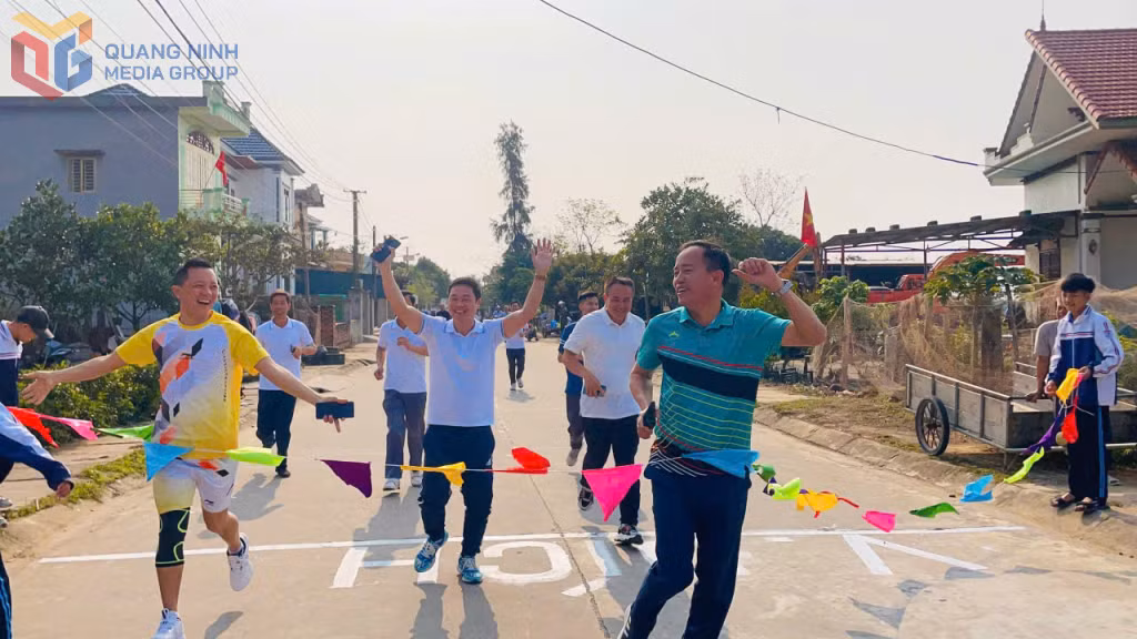 Cũng trong sáng 23/3, UBND xã Vĩnh Trung (TP Móng Cái) tổ chức Ngày chạy Olympic vì sức khỏe toàn dân. Sự kiện thu hút hơn 200 người tham gia, gồm cán bộ, đảng viên, học sinh, giáo viên, nhân dân và cán bộ chiến sĩ lực lượng vũ trang trên địa bàn (Đồn Biên phòng cửa khẩu Cảng Vạn Gia, Đại đội đảo Vĩnh Thực, lực lượng Công an, Quân sự xã Vĩnh Thực).