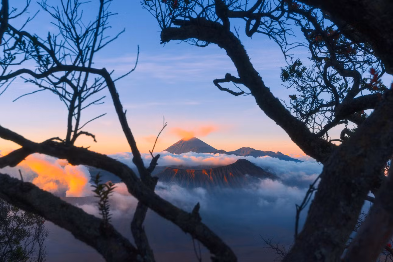 Không chỉ là điểm du lịch, Bromo còn mang ý nghĩa tâm linh đối với người dân Indonesia, gắn liền với nhiều nghi lễ truyền thống. Ảnh: Trần Tiến Dũng