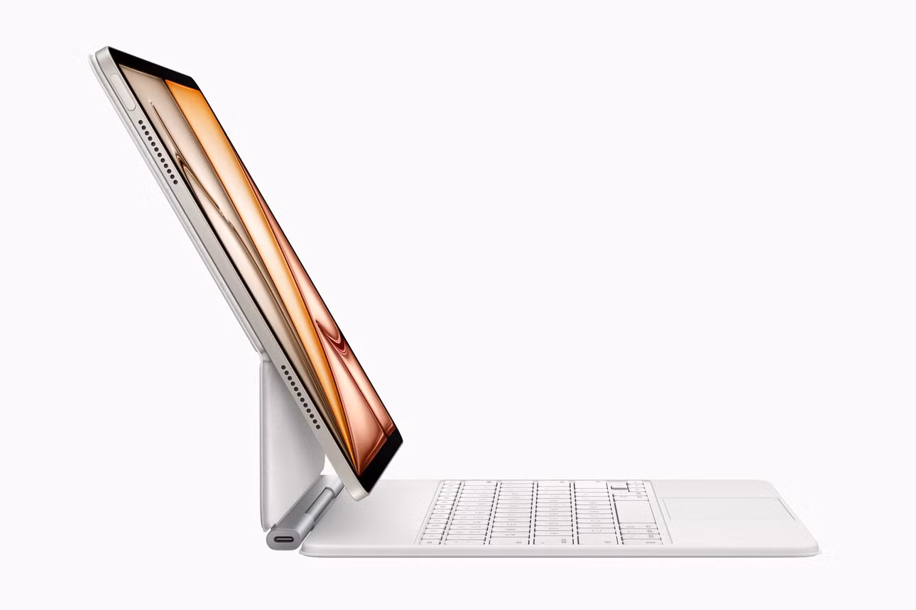 Magic Keyboard có giá từ 8 triệu đồng.