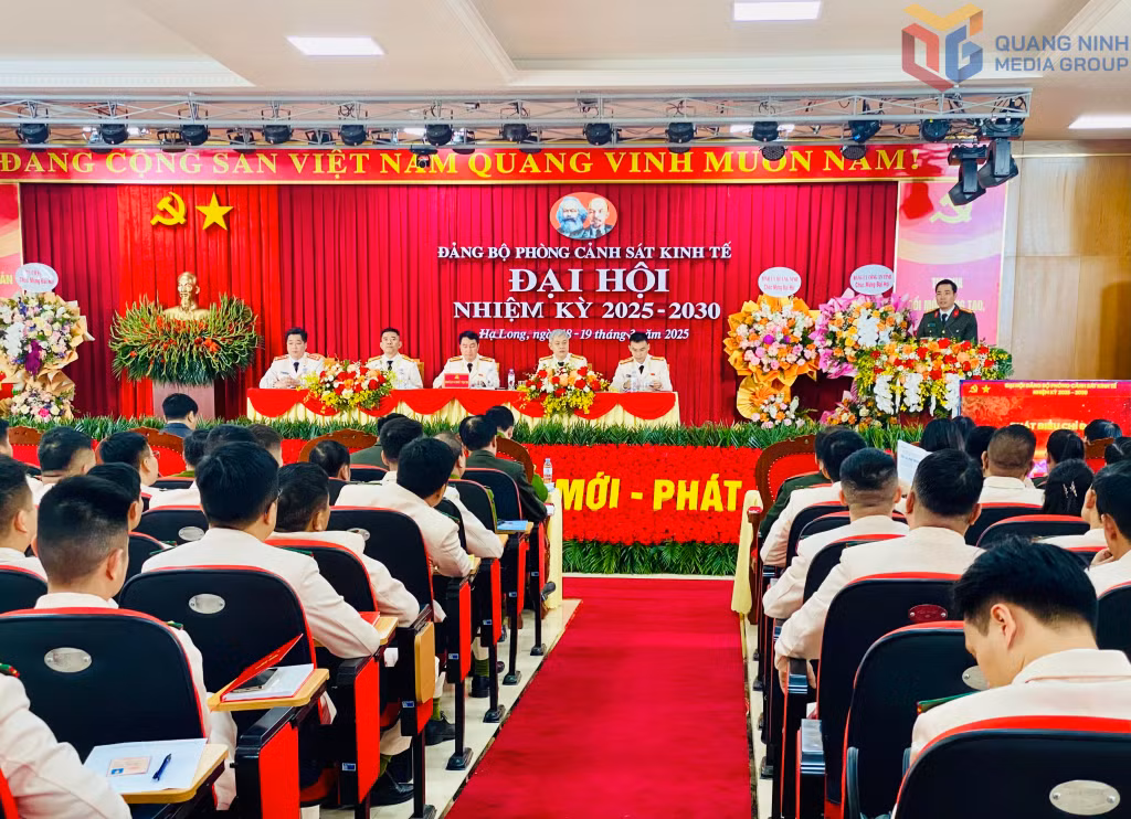  Đại tá Trần Văn Phúc – Bí thư Đảng bộ Công an tỉnh, Giám đốc Công an phái biểu chỉ đạo tại Đại hội Đảng bộ Phòng Cảnh sát kinh tế.