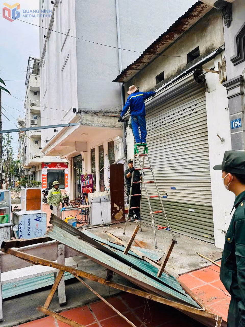 Trong 2 tháng đầu năm, các lực lượng chức năng đã phát hiện 1.101 trường hợp vi phạm về trật tự đô thị, qua đó đã tháo dỡ 904m2 mái đua, mái vẩy.