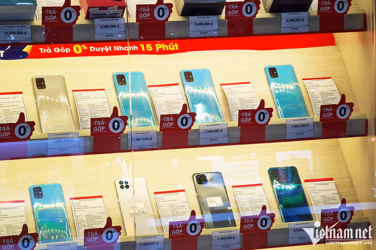 Sự phổ biến của smartphone khiến thiết bị này thường xuyên lọt vào tầm ngắm của tội phạm mạng. Ảnh: Trọng Đạt