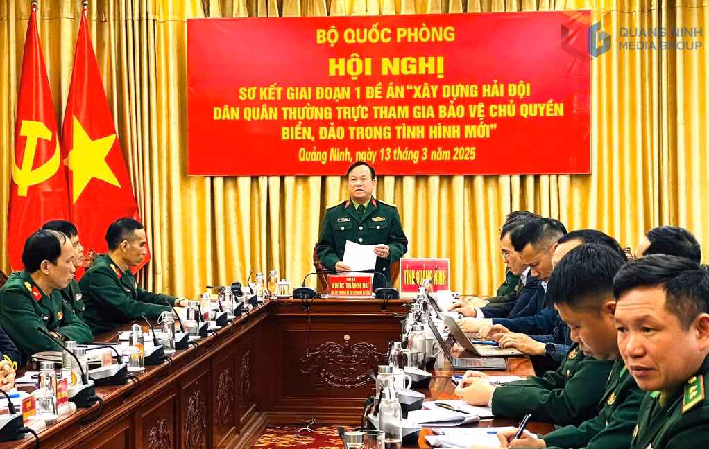 Đại tá Khúc Thành Dư Chỉ huy trưởng Bộ chỉ huy Quân sự tỉnh tham luận tại Hội nghị.