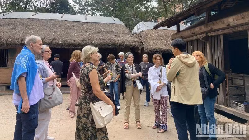 Việc miễn thị thực cho công dân 15 nước là cơ hội lớn để Việt Nam đón thêm nhiều du khách từ thị trường châu Âu. (Ảnh: HUY LÊ)