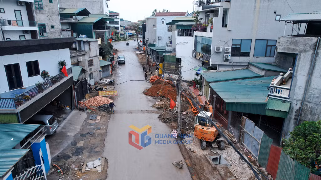 Dự án chỉnh trang đường giao thông phía Nam hồ Công Viên đang được gấp rút hoàn thiện vỉa hè