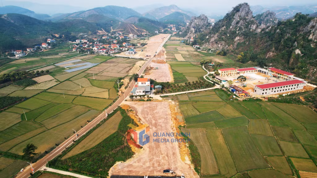 Dự án tuyến đường nối đường tỉnh 342 với Quốc lộ 279 qua trung tâm xã Sơn Dương có quy mô đường 4 làn xe