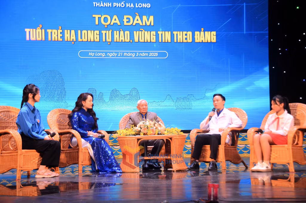 Tọa đàm với chủ đề “Tuổi trẻ Hạ Long tự hào, vững tin theo Đảng”.