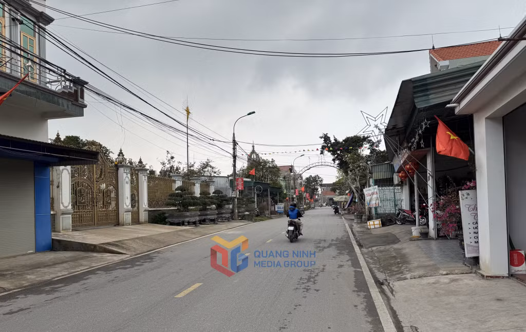 Giáo dân thôn Thanh Bình (xã Việt Dân, TP Đông Triều) giữ gìn đường làng, ngõ, xóm sạch, đẹp, an toàn.