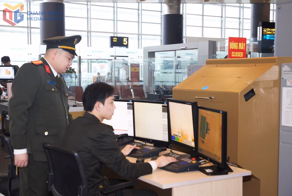 Khai thác hiệu quả hệ thống dữ liệu của ngành Công an và công nghệ quản lý an ninh hàng không giúp rút ngắn thời gian kiểm tra, xác minh thông tin, giảm thời gian chờ đợi cho hành khách.