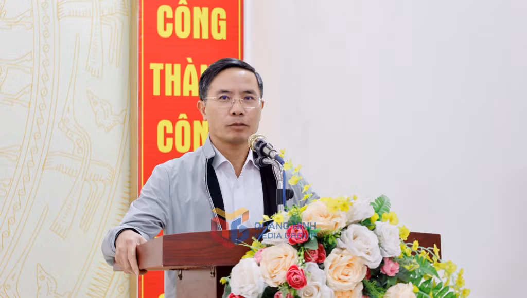 Đồng chí Phạm Đức Ấn, Phó Bí thư Tỉnh ủy, Chủ tịch UBND tỉnh phát biểu tại cuộc họp.