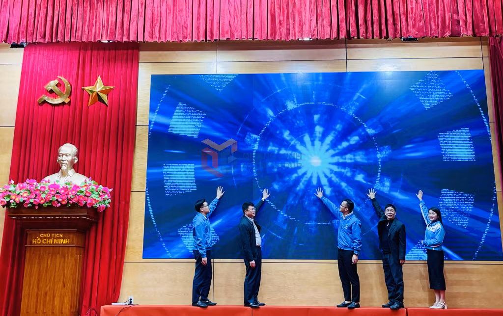 Các đại biểu thực hiện Nghi thức khởi động Tháng Thanh niên năm 2025.