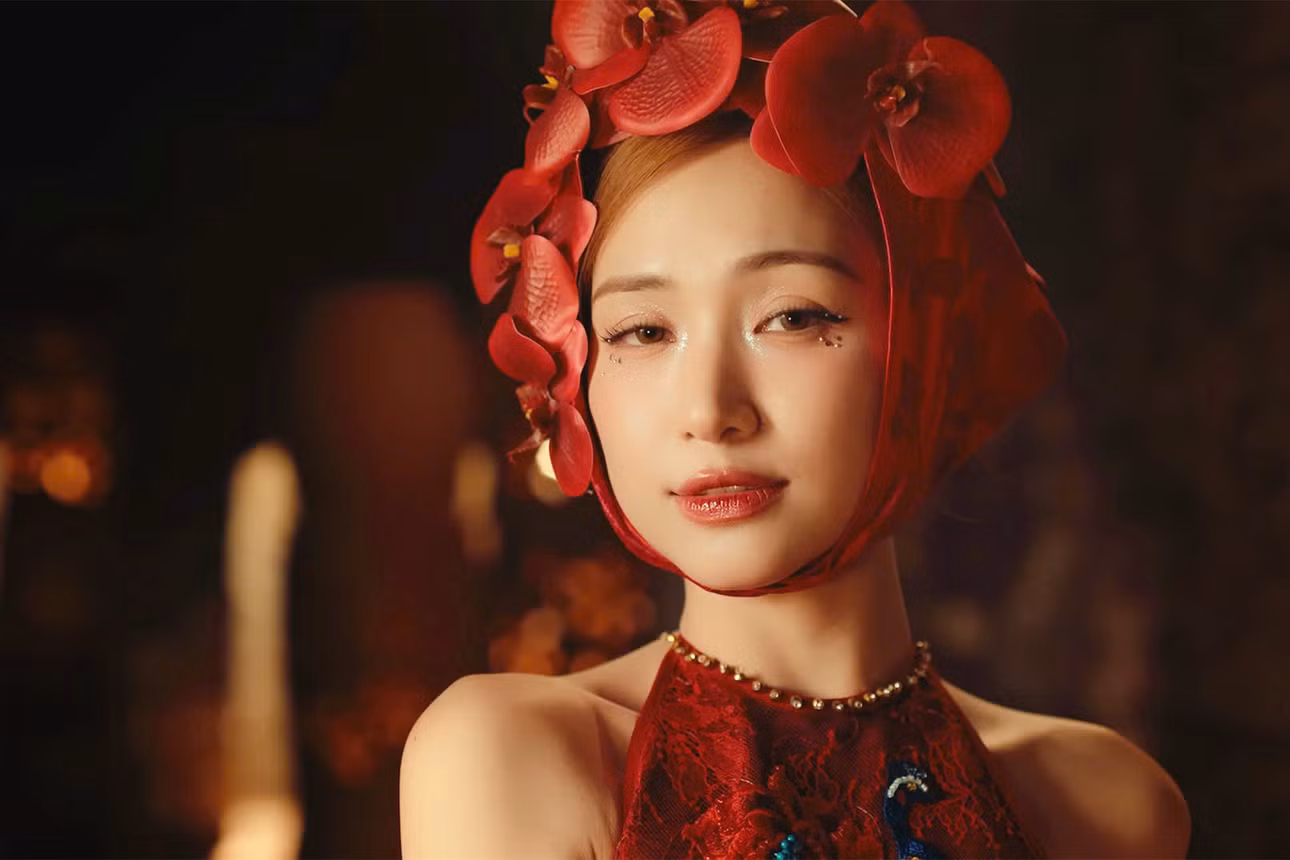 Nhan sắc Hòa Minzy thăng hạng trong MV. Ảnh: Chụp màn hình