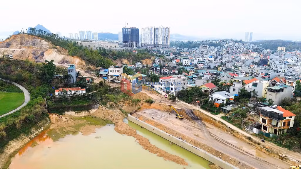 Dự án Tuyến đường nối Quốc lộ 18A, phường Hồng Hải (đoạn đường Bùi Thị Xuân) với Tỉnh lộ 336, phường Hà Lầm hiện còn gặp khó khăn trong công tác GPMB. Ảnh: Ngọc Khánh (CTV)