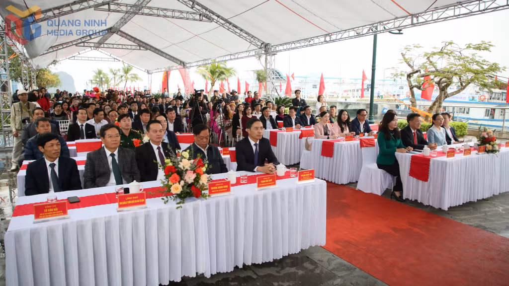 Các đại biểu Trung ương và đại biểu tỉnh Quảng Ninh dự lễ khai trương.