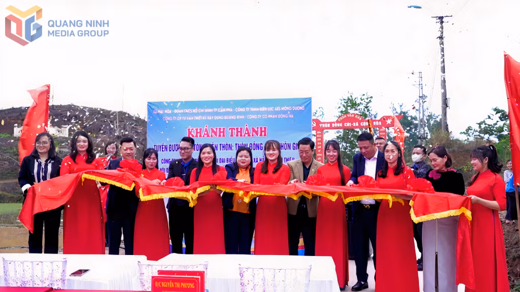 Thành Đoàn Cẩm Phả khánh thành tuyến đường bê tông liên thôn Đồng Cói - thôn Giữa thuộc xã Hải Hòà.