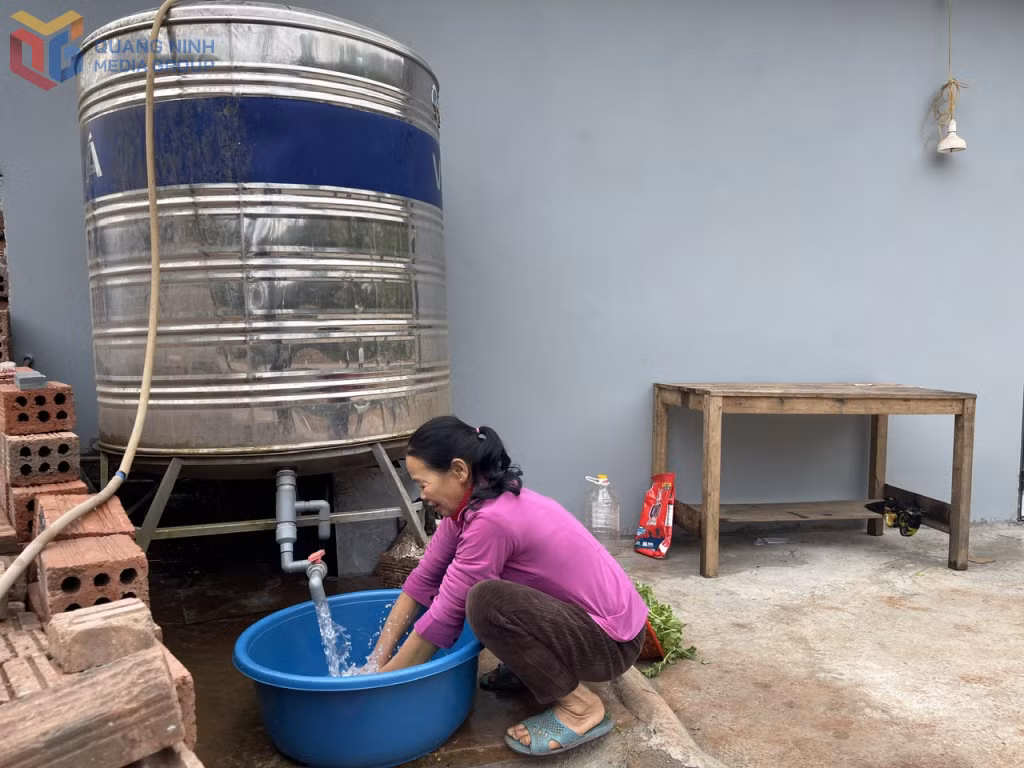 Người dân thôn Khe Lọng Trong (xã Thanh Sơn, huyện Ba Chẽ) chỉ có đủ nước sinh hoạt trong mùa mưa.
