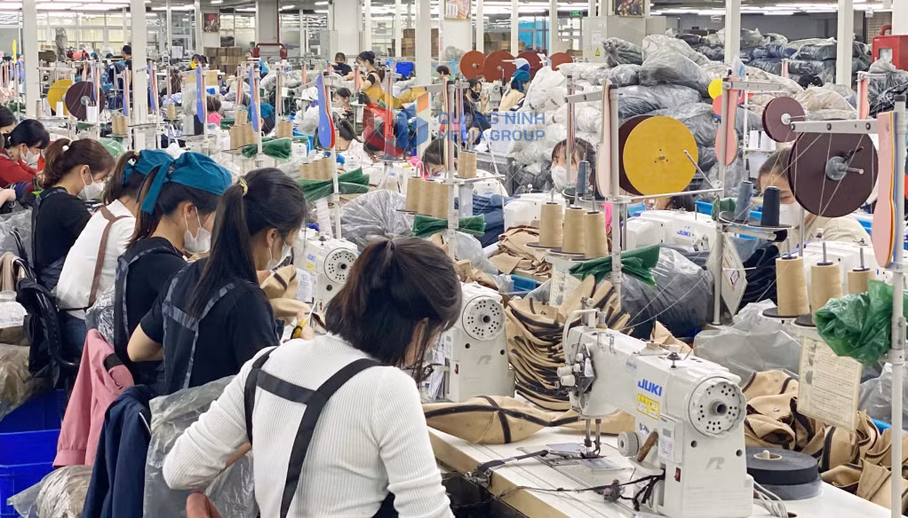 Sản xuất tại Công ty TNHH Dệt may Weitai Hạ Long (KCN Việt Hưng, TP Hạ Long).