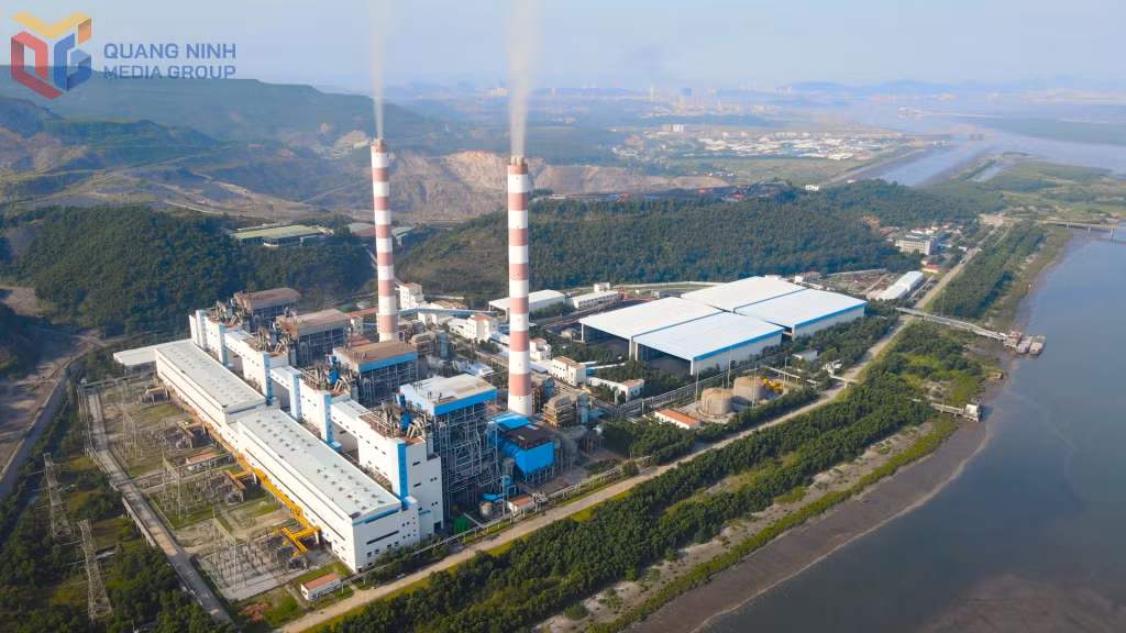 Nhà máy Nhiệt điện Quảng Ninh gồm 4 tổ máy với tổng công suất là 1.200MW, sản lượng điện sản xuất theo công suất thiết kế 7,2 tỷ kWh/năm.
