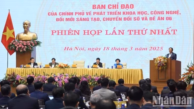 Quang cảnh phiên họp lần thứ nhất. (Ảnh: TRẦN HẢI)