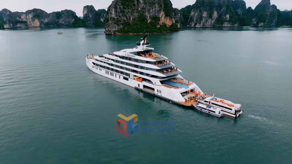 Hành trình Di sản là sản phẩm du lịch tiên phong kết nối vịnh Hạ Long và vịnh Bái Tử Long do Công ty TNHH Vận tải Việt Thuận phát triển.