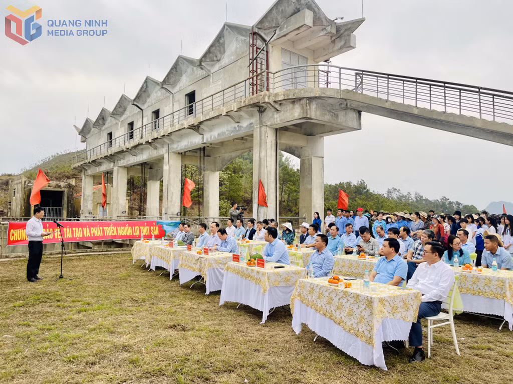 Đồng chí Nghiêm Xuân Cường, Phó Chủ tịch UBND tỉnh phát biểu tại buổi lễ.
