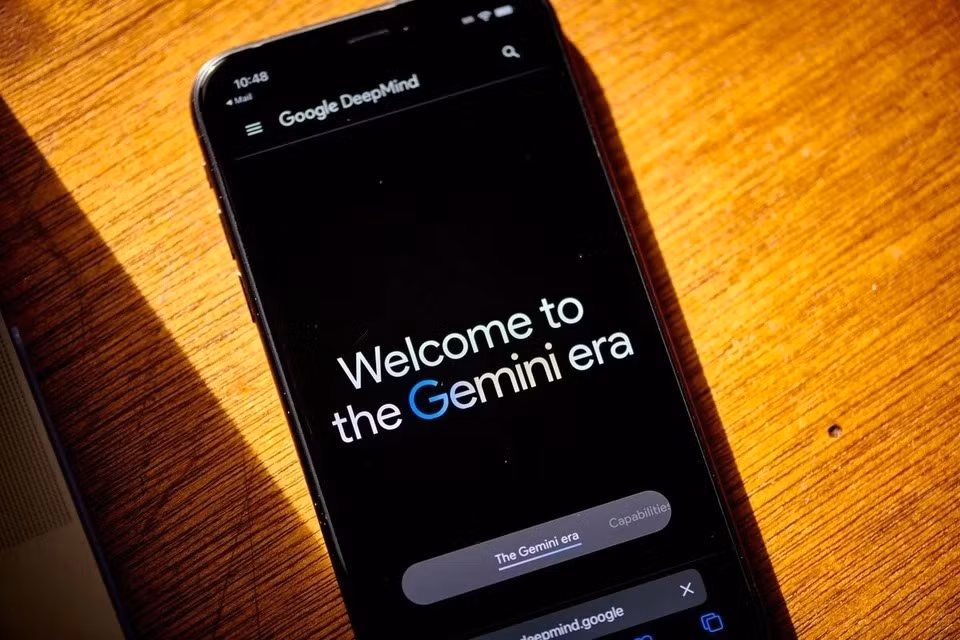 Gemini sẽ thay thế Google Assistant vào cuối năm nay. Ảnh: Bloomberg.