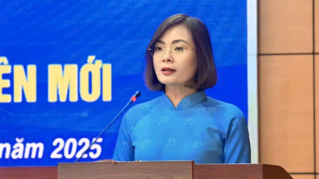 Đồng chí Nguyễn Vũ Thu Hoà, Uỷ viên Ban Chấp hành Hội LHPN Việt Nam, Chủ tịch Hội LHPN tỉnh phát biếu khai mạc diễn đàn.