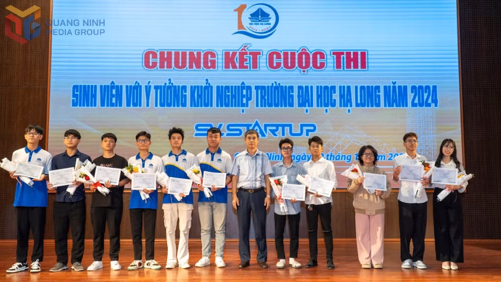 Các sinh viên đạt giải trong Cuộc thi