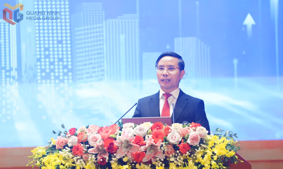 Đồng chí Phạm Đức Ấn, Phó Bí thư Tỉnh ủy, Chủ tịch UBND tỉnh, phát biểu chỉ đạo hội nghị. 