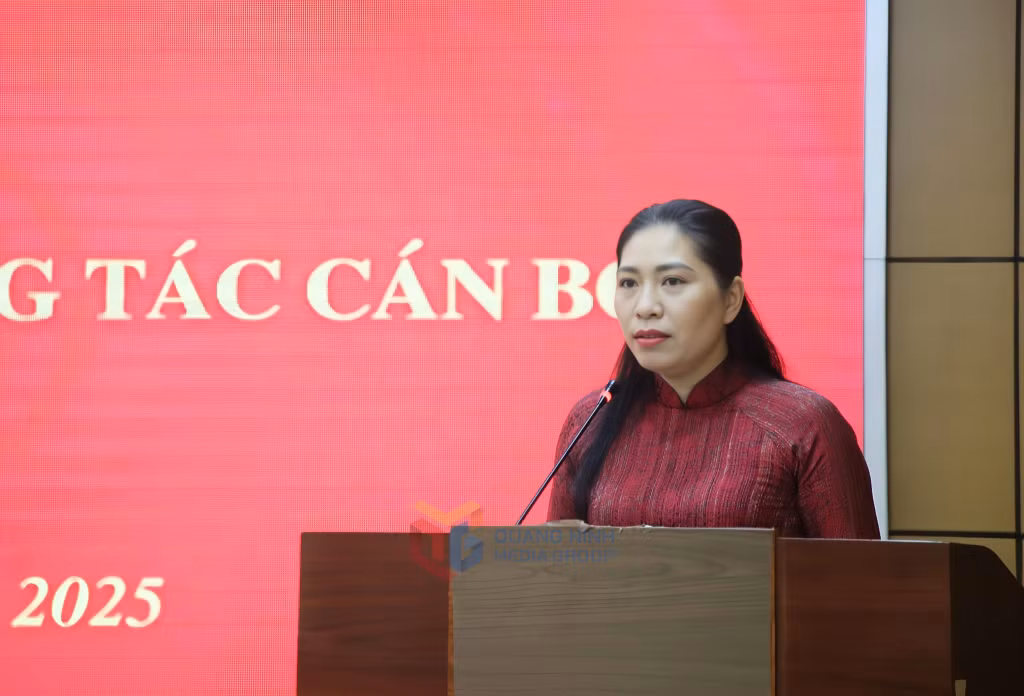 Đồng chí Nguyễn Thị Tuyết Hạnh, Chủ tịch Hội Nông dân tỉnh phát biểu nhận nhiệm vụ mới.