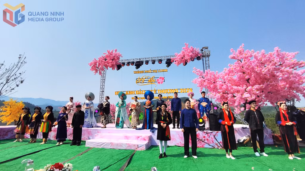 Giới thiệu trang phục Kimono (Nhật Bản) và trang phục các dân tộc thiểu số TP Hạ Long tại Lễ hội.