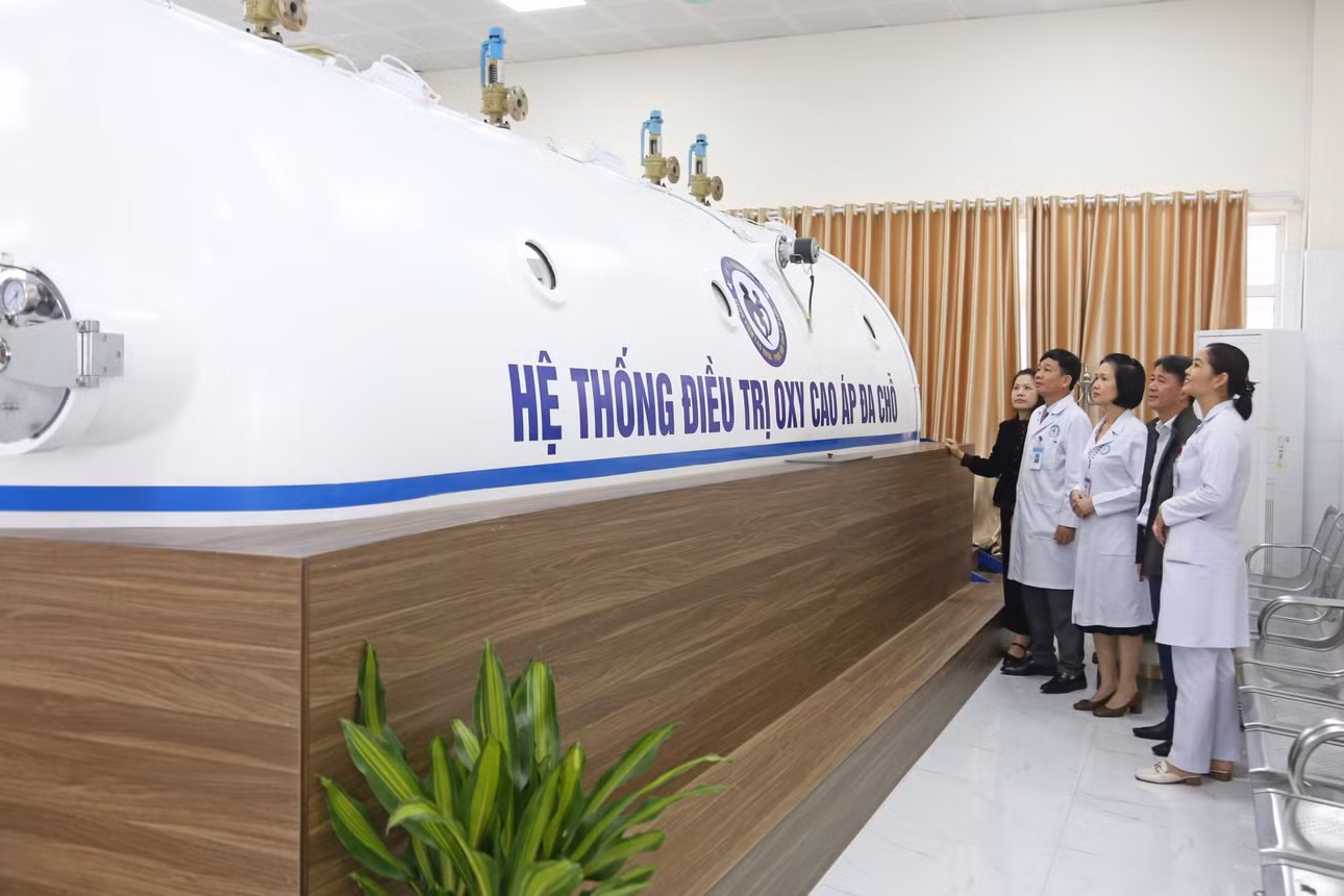 Hệ thống điều trị oxy cao áp đa chỗ được đưa vào sử dụng góp phần nâng cao chất lượng chăm sóc và điều trị bênh nhân.