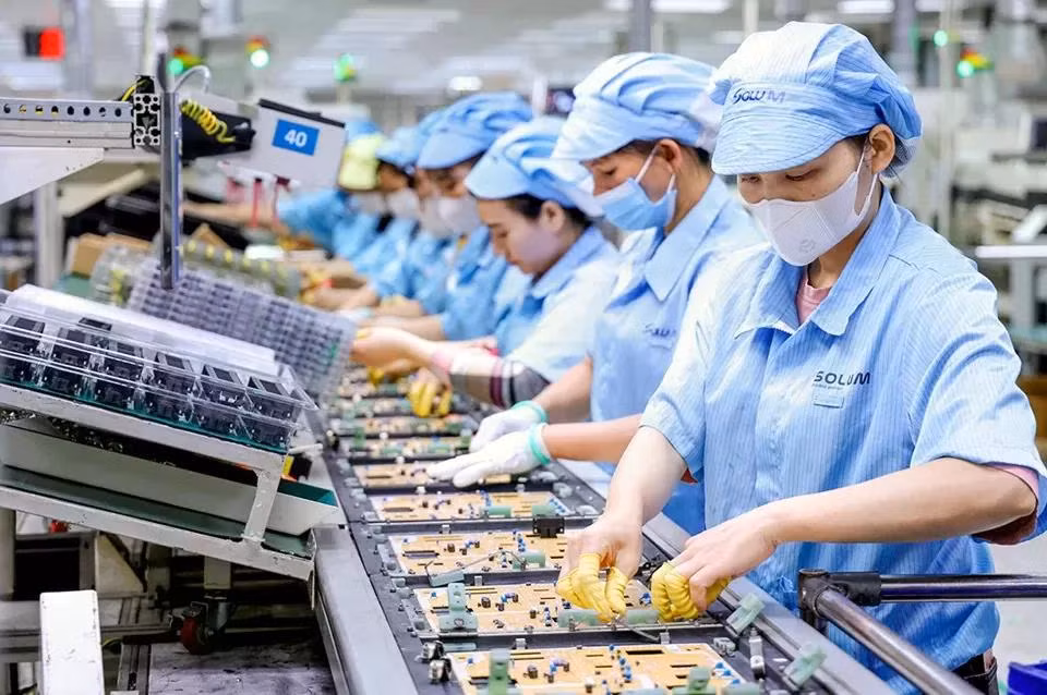 Sản xuất linh kiện bán dẫn tại doanh nghiệp FDI tại Việt Nam. Ảnh: Hoài Nam