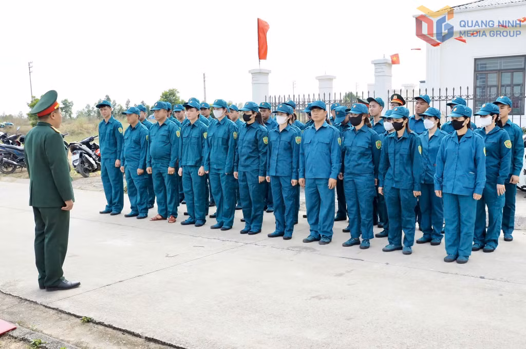 Cán bộ, chiến sĩ Ban CHQS phường Hà An tích cực luyện tập đội ngũ phục vụ Lễ ra quân huấn luyện năm 2026.