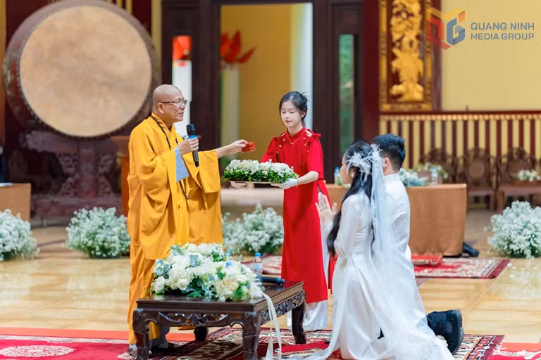 Lễ hằng thuận cho một cặp đôi trẻ tại Cung Trúc Lâm Yên Tử.