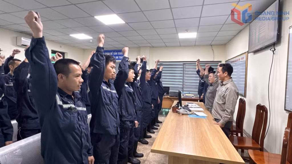 Phân xưởng Khai thác 7, Công ty Than Hạ Long thể hiện quyết tâm về đích sớm kế hoạch lắp đặt lò chợ cơ giới hóa hạng trung IV-9-46.