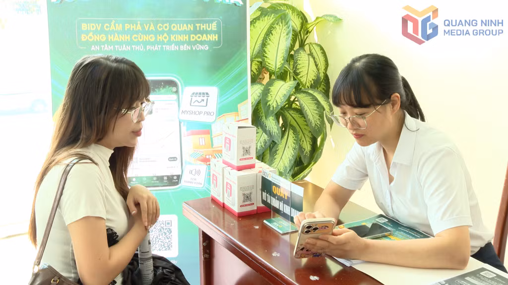Các ngân hàng thương mại tích cực tham gia đồng hành cùng các hộ kinh doanh trong việc chuyển đổi mô hình nộp thuế khoán sang thuế kê khai.