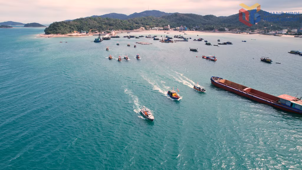 ... và thực hiện nghi thức Nghinh thần, xuất bến ra khơi, tượng trưng mở đầu cho một mùa đánh bắt mới.