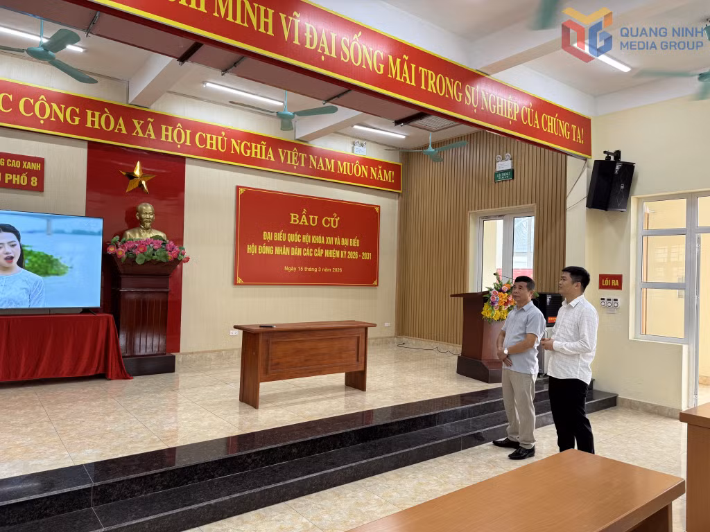 Nhà văn hóa khu phố Cao Xanh 8 (phường cao Xanh) được đầu tư đồng bộ, phục vụ việc hội họp, sinh hoạt của cán bộ, đảng viên và nhân dân trong khu.