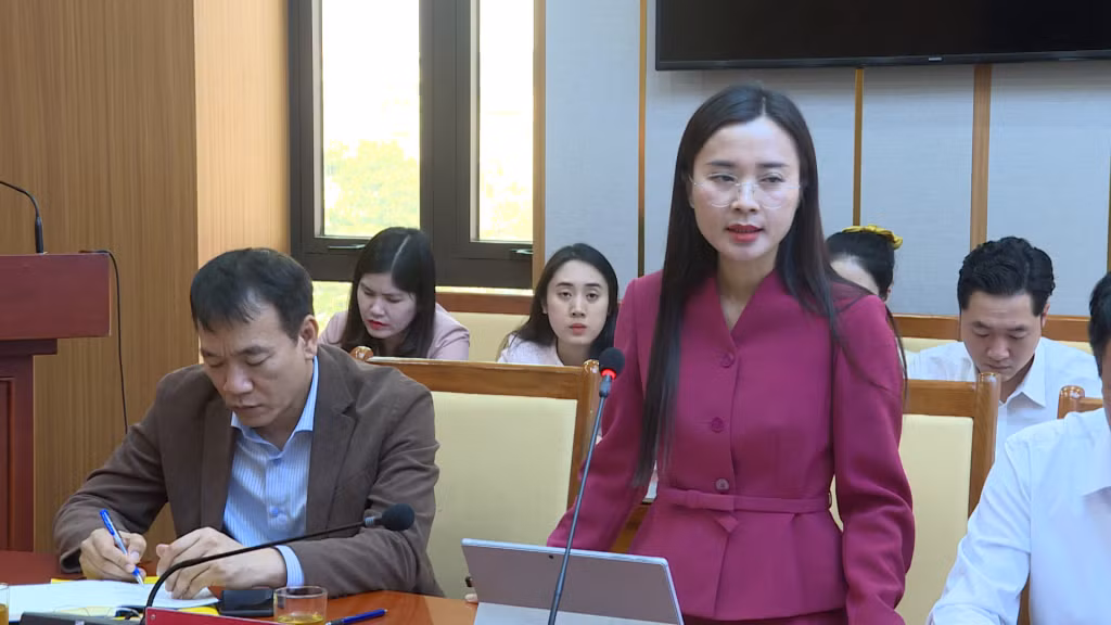 Các đại biểu trao đổi những nội dung trọng tâm cần giám sát trong ngày bầu cử.