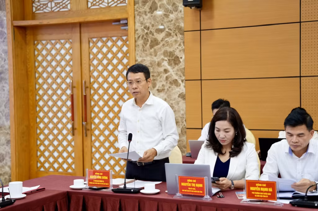 Đồng chí Nguyễn Hồng Dương, Trưởng Ban Tuyên giáo và Dân vận Tỉnh ủy, phát biểu tại buổi làm việc.