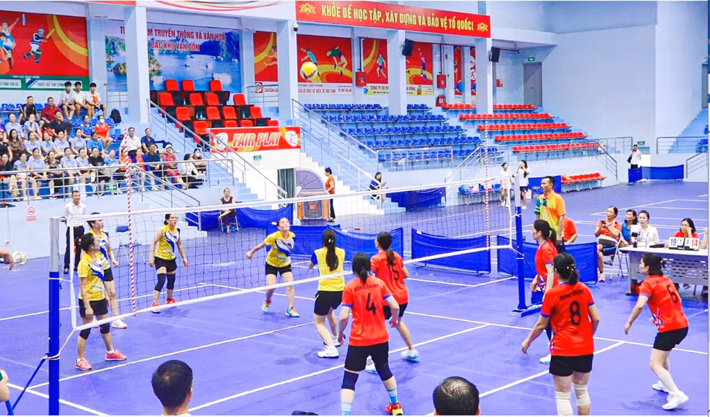 Giải giao lưu bóng chuyền hơi nữ năm 2025 tại đặc khu Vân Đồn.