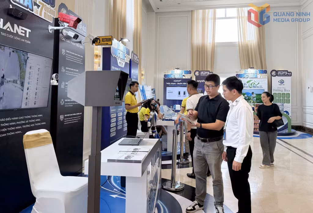 Các doanh nghiệp tư nhân, doanh nghiệp đổi mới sáng tạo của tỉnh Quảng Ninh trưng bày, giới thiệu về sản phẩm của đơn vị tại Diễn đàn Khởi nghiệp sáng tạo quốc gia lần thứ 7 (tháng 9/2025).