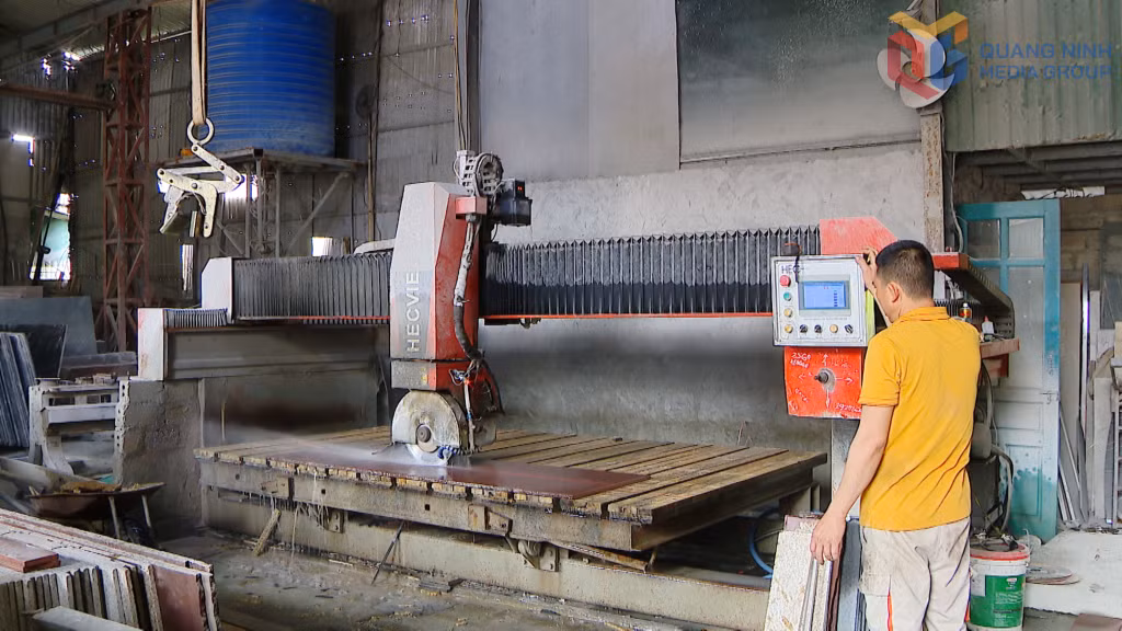 Cơ sở kinh doanh của gia đình chị Ngô Thị Huyền ở tổ 3, khu Hà Trung 1, phường Hà Lầm, đã hoàn thành việc chuyển đổi sang doanh nghiệp chỉ sau 1 tuần.