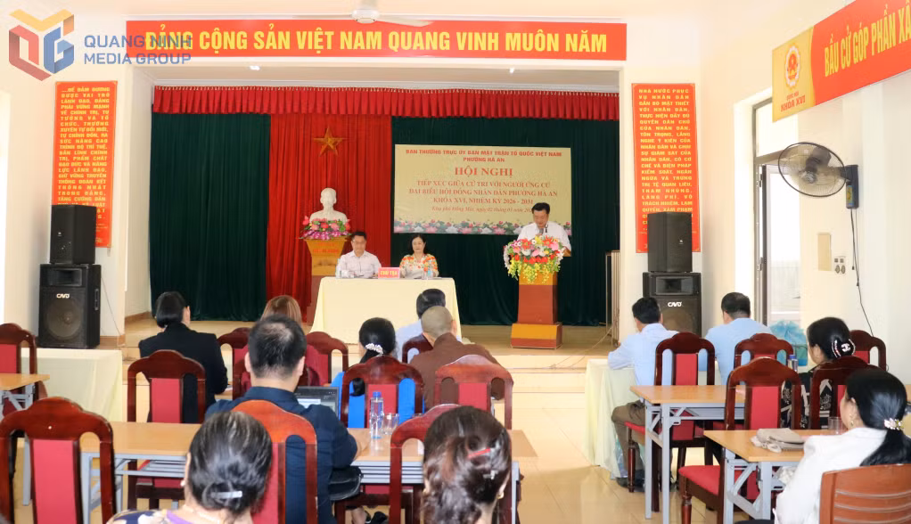 Quang cảnh hội nghị tiếp xúc. 